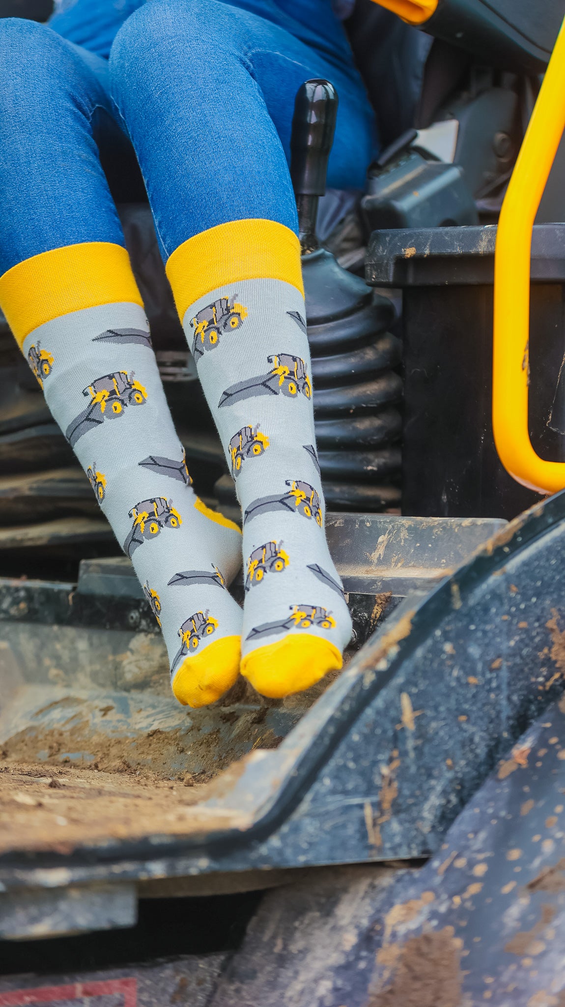Show your country style with our grey and yellow-themed farm machinery telehandler socks! Featuring eye-catching telehandler designs, these comfortable and durable socks are perfect for agricultural enthusiasts. Made from soft, breathable material, they're great for any occasion, whether you're working on the farm or relaxing at home. Elevate your look and proudly showcase your passion for farm machinery with every step!