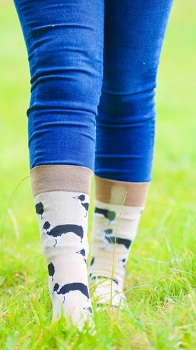 "These charming collie dog farm socks feature a black and white collie design on a light brown background, accented by rich brown heel and toe. Perfect for completing a country outfit, they add rustic flair and comfort for long walks in the countryside. Embrace your love for rural life and your furry friends with these stylish and cozy socks!"