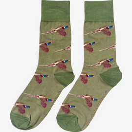 Step out in style with our green-themed pheasant socks, showcasing vibrant illustrations of game birds in their natural habitat. Perfect for outdoor enthusiasts or cozy days at home, these comfy socks bring a touch of nature to any outfit, making them an ideal choice for wildlife lovers and those looking to add a unique flair to their wardrobe.